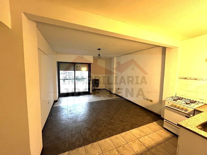 Departamento Monoambiente con balcón al frente. - Calle 11 e/ 44 y 45. 